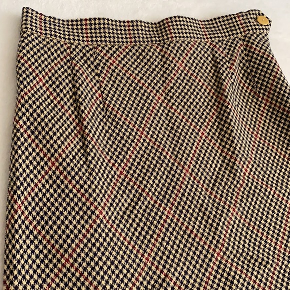 Louis Feraud | Wool Flax Blend Houndstooth Knee Length Skirt Camel/Blue/Red (4) - Picture 3 of 16